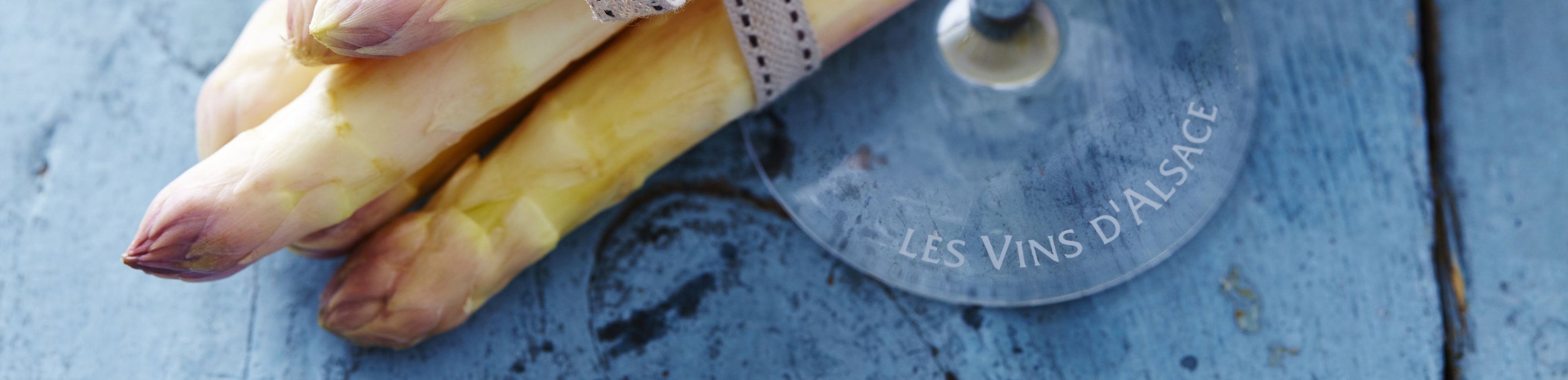 Oosters roergebakken asperges met peultjes